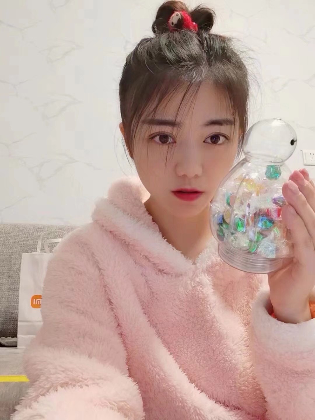 岗顶苗条的小淘气妹妹