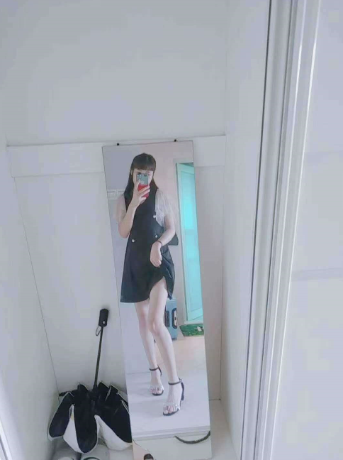 20岁乖萌可爱的小梦（可 she~吻 ）